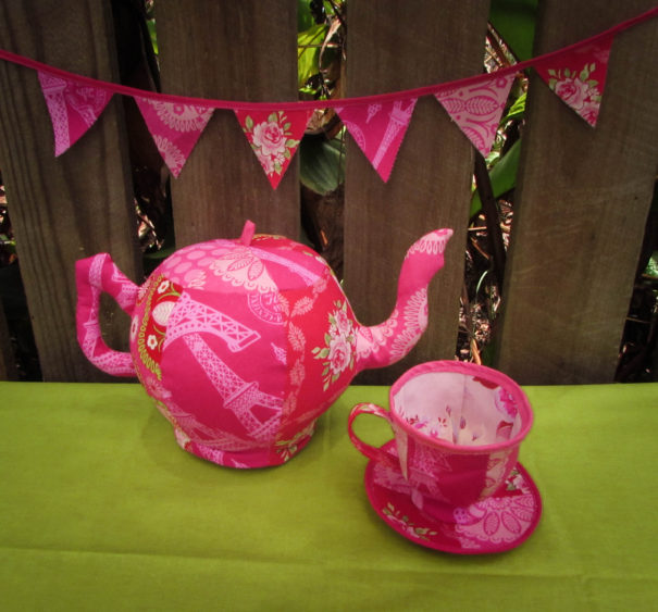 Alice's Tea Set Pattern
